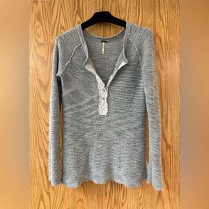 Free People light weight Henley Sweater size Medium